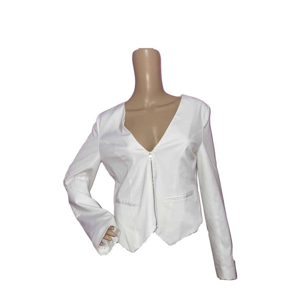 🩰 5/$10 BUNDLE DEAL - ivory white zip blazer